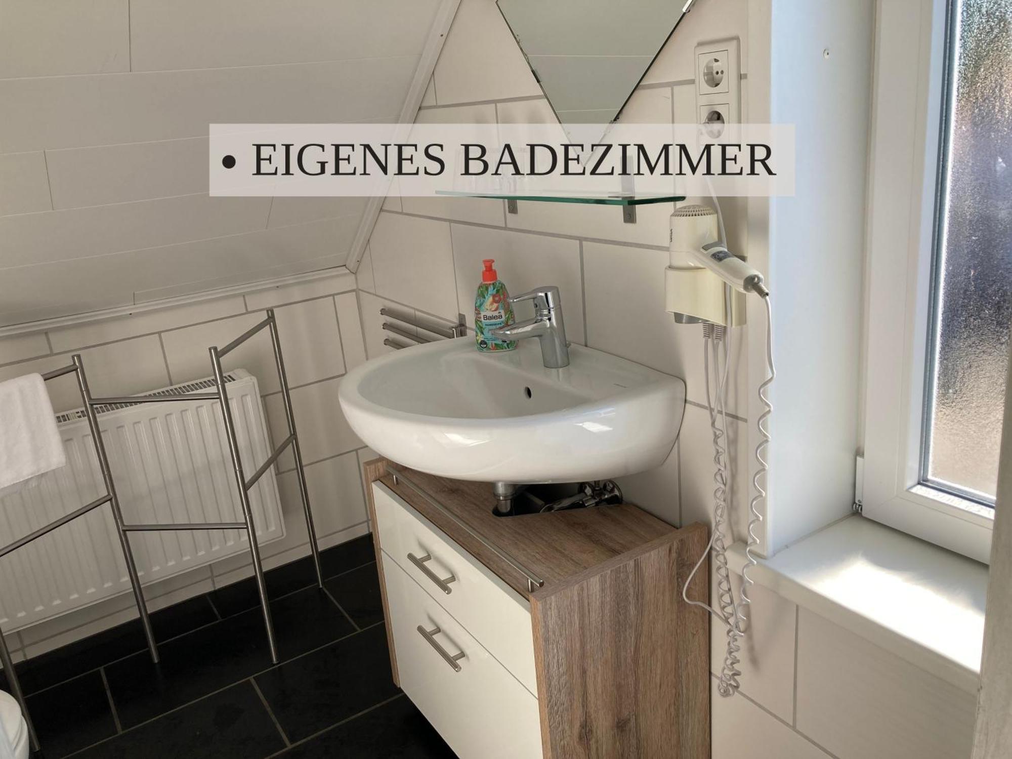 Haus Krabbe: Central Pet-Friendly Apartment Near Bremerhaven Wremen Exterior photo